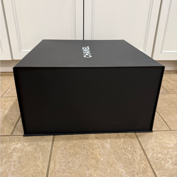 Chanel Magnetic Storage Box Lux Fold Authentication Cards Storage Clean - Picture 9 of 14